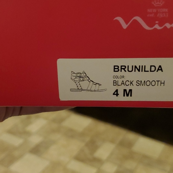 Sandals - Picture 4 of 4